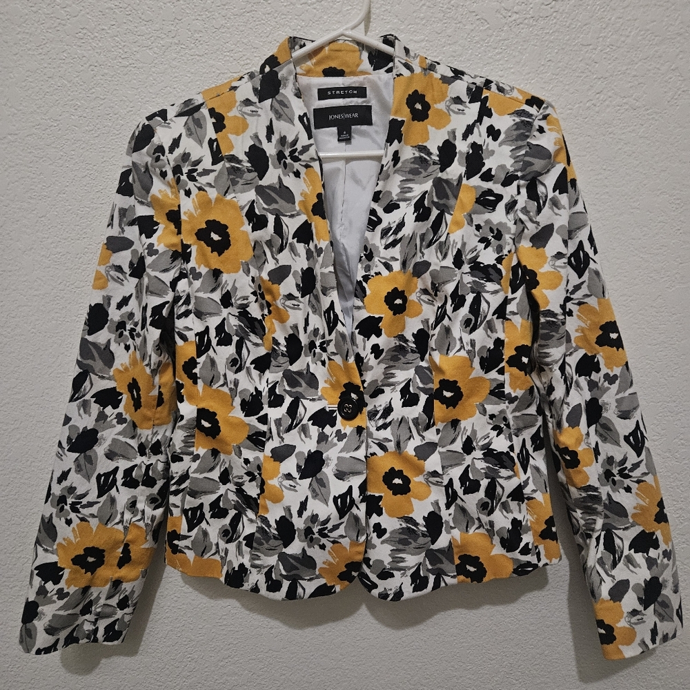 JonesWear Shoulder Padded Floral Blazer